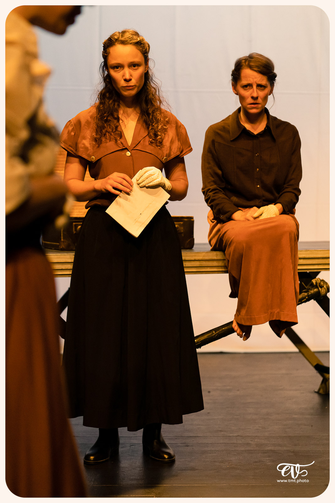 LA MESNIE H. - UN JOUR D'ÉTÉ